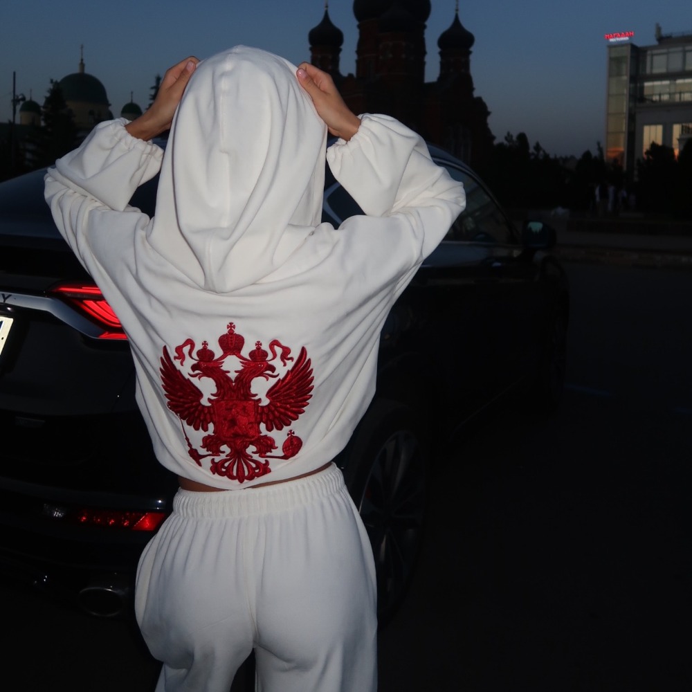 Модный уличный костюм с вышивк – обзор и цена Embroidery